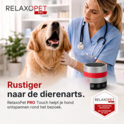 RelaxoPet PRO Touch anti-stress systeem voor honden 21 Hond blijft rustig bij de dierenarts met de RelaxoPet PRO Touch op tafel