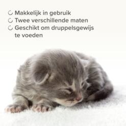 Slapend grijs kitten: Beaphar Lactol Voederspuitjes in twee maten, geschikt voor druppelsgewijs voeden