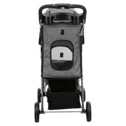 Achterkant van de hondenbuggy met dichtgeritste achterklep en gaaspaneel voor ventilatie