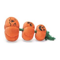 Beeztees Halloween hondenspeelgoed: drie oranje pluche pompoenen aan een groen katoenen flostouw