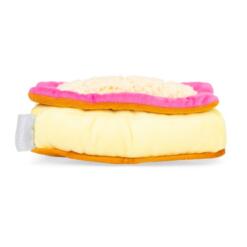 Zijkant van de Beeztees Tompouce hondenknuffel met zichtbare lagen