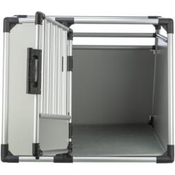 Aluminium autobench met geopende deur, zicht op de veiligheidssluiting en de binnenkant