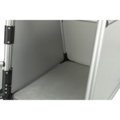 Autobench Aluminium TRIXIE, S tot XL 17 Binnenkant van de autobench met de slipvaste ligmat op de bodem