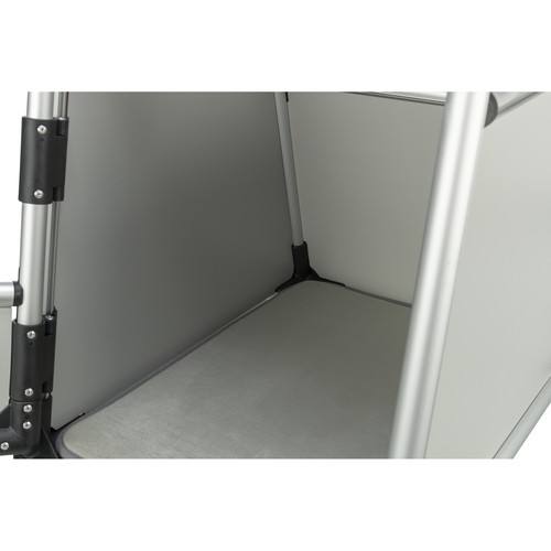 Autobench Aluminium TRIXIE, S tot XL 5 Binnenkant van de autobench met de slipvaste ligmat op de bodem