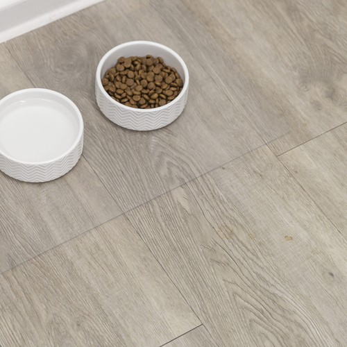 Trixie Voermat Transparant hond 48 x 30 cm 7 Slipvaste voermat van Trixie op een lichte houten vloer