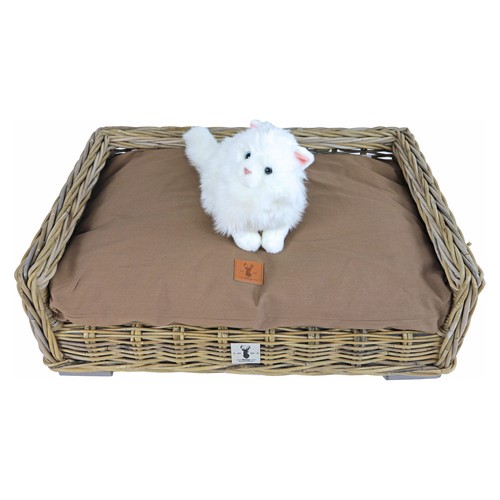 Boony Est 1941 hondenkussen met wasbare hoes 7 Boony kussen in rotan mand met witte knuffelkat