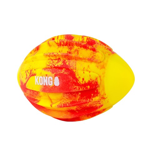 KONG FlexBall Football Medium | Stevige apporteerbal 2 KONG FlexBall Football Medium apporteerbal in gemarmerd geel en rood met diepe groeven
