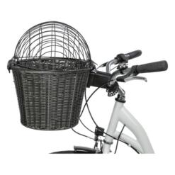 Zijaanzicht van de hondenfietsmand met koepel aan de fiets