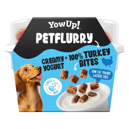 YowUp! Petflurry hondenyoghurt met 100% kalkoen 2 YowUp! Petflurry hondenyoghurt met stukjes 100% kalkoen, voorkant van de beker
